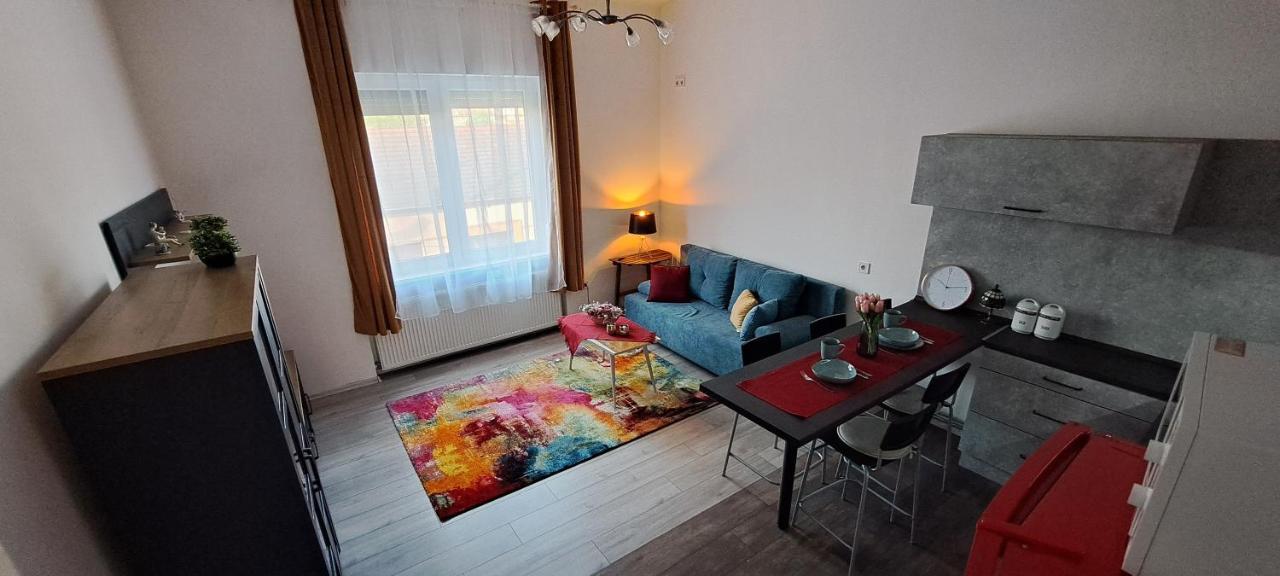 Napraforgo Apartman Apartment Szeged Bagian luar foto